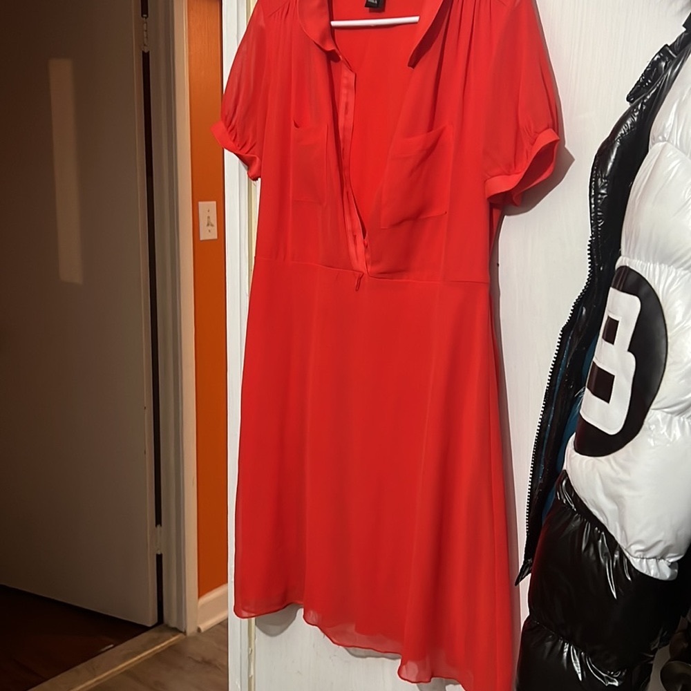 Beautiful size 10 spring/summer dress. more dark coral than red.